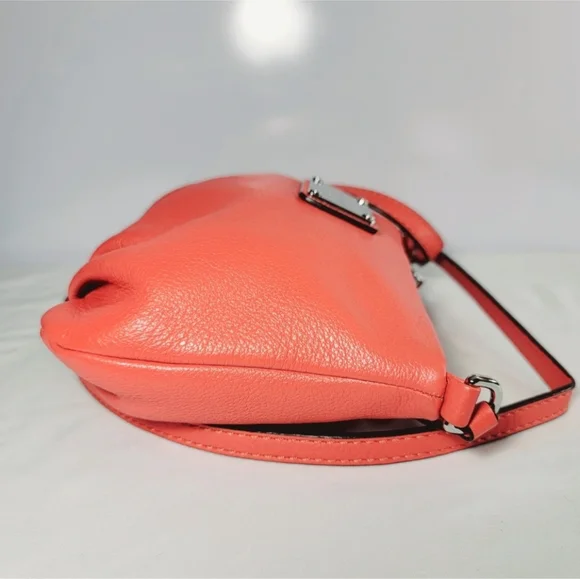 Marc Jacobs New York Classic Leather Crossbody bag. - Picture 10 of 14